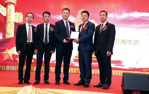 泰国石狮两会隆重举办成立5周年庆典 600余嘉宾出席晚宴共同庆祝 泰国石狮两会隆重举办成立5周年庆典 600余嘉宾出席晚宴共同庆祝