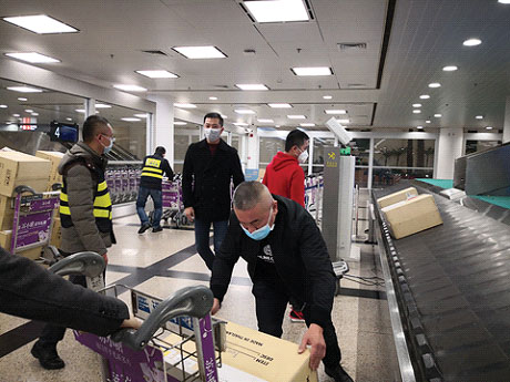 泰国石狮商会为故国抗击疫情捐献医疗物质 泰国石狮商会为故国抗击疫情捐献医疗物质