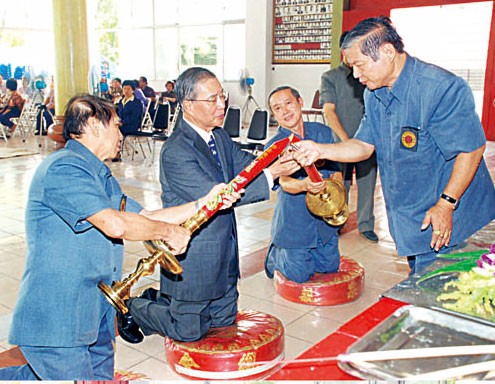 廖氏总会举行春祭暨敬老联欢会廖锡麟理事长主持祭典仪式  理事宗亲踊跃参加祭祖活动