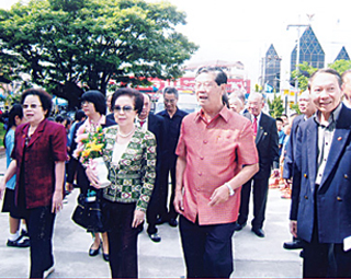 华文民校协会主席梁冰率团走访泰北华校加强协会与理事学校之间合作并实地了解华校发展现状梁冰主席一行受到三所华校及泰北华校联谊会热情欢迎