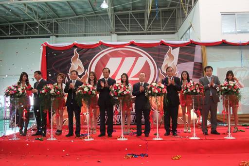 在泰国罗勇工业园里又一家中国企业--力帆制造（泰国）有限公司隆重举行开业庆典
