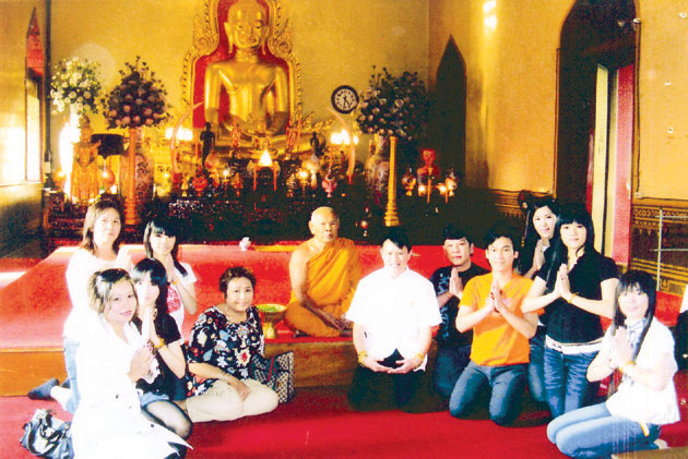 歌王艾文慈善演唱会圆满成功全部收入捐献越他磨佛寺用以兴建大佛堂