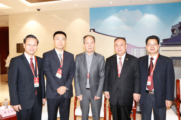 左起:曾永祥,吴泽桐,朱孟依,李桂雄等